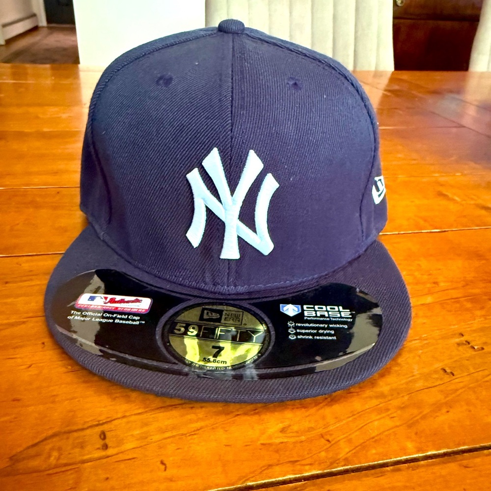 New Era Authentic NY Yankees 59 Fifty Size 7 Fitted Hat Baseball Cap NWT